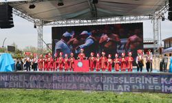 CHP İl Yönetimi protesto etmişti! Minik mehteran takımı, sahneye çıktı...