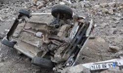 Gaziantep'te bir kaza daha! Otomobil dere yatağına uçtu, sürücü yaralandı