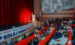 GKV’liler "Artiz Mektebi" adlı oyunu sahneledi! İzleyiciler ayakta alkışladı