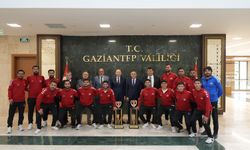 Şampiyon Takım kupayla birlikte Vali Çeber’e gitti!