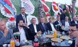 Gaziantep’te hafızalardan silinmeyecek düğün: Siyasetin farklı renkleri aynı masada!