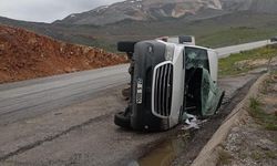 Gaziantep'ten taziye ziyareti için gelenleri taşıyan minibüs devrildi! Çok sayıda yaralı…