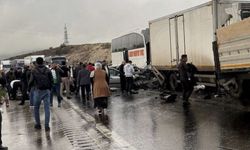 Gaziantep Otoyolu'nda zincirleme trafik kazası: Çok sayıda yaralı var! [VİDEOHABER)