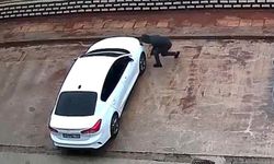 Gaziantep'te gündüz vakti park halindeki araçların lastiklerini tek tek patlattı! O anlar kamerada…