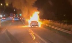 Gaziantep Otoyolu'nda seyir halindeki otomobil alev aldı! Kullanılamaz hale geldi…
