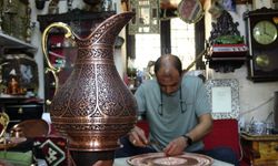 Gaziantep’te bakır su takımı 350 bin çekiç darbesiyle hazırlanıyor