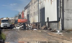 Gaziantep'te alevler geceyi aydınlatmıştı! Mobilya fabrikasındaki yangın söndürüldü! Milyonlarca liralık zarar oluştu