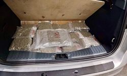 Gizli bölmelerde saklamışlar! Türkiye'ye sokulmak istenen 31 kilo esrar sınırda ele geçirildi
