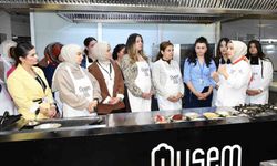 Gaziantep’te ‘ebe gebe el ele’ vererek pirpirim aşı yaptı!