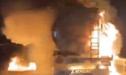 TAG Otoyolunda seyir halindeki tanker alevlere teslim oldu