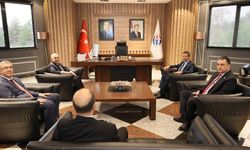 KKTC Dışişleri Bakanı Ertuğruloğlu’ndan Rektör Doğan’a ziyaret! İş birlikleri ele alındı