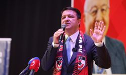 Gaziantep’te Saadet Partisine dikkat çeken katılımlar: Rozetleri Genel Başkan Arıkan taktı!