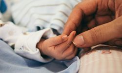 Resmi Gazete'de yürürlüğe girdi! Sözleşmeli personelin doğum izni 24 haftaya çıkarıldı