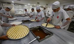 Gaziantepli baklavacılarda tatlı telaşı başladı! Yoğun mesai yapılıyor