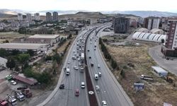 43 ilin bağlantı noktasında yaz tatili hareketliliği! Kaza trafiği durma noktasına getirdi