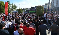 Gaziantep ve çevre illerde vatandaşlar A Milli Futbol Takımı maçını dev ekranlardan izledi