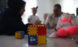 Evlat sevgisinde sınır tanımadılar! Dört çocuk sahibi çift, bir çocuğa koruyucu aile oldu