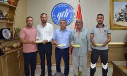 Gaziantep'te ilk boz Antep fıstığı hasat edildi: Üreticilere altın verildi