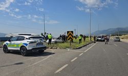 Gaziantep'te bir kaza daha! 2 otomobil kavşakta çarpıştı: 1 yaralı