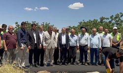 Gaziantep’te yollar asfaltlandı, vatandaş kurban kesti…