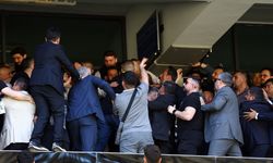 Fenerbahçe'de olağanüstü genel kurulunda ortalık karıştı! İşte o anlar