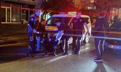 Kızını rahatsız eden gencin kulağını kesti: 1'i polis 2 yaralı