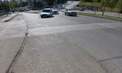 Gaziantep'te trafikte ilginç görüntü! Seyir halindeki otomobilin lastiği yerinden çıktı