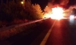 Gaziantep’te seyir halindeki tır alev alev yandı! Kullanılamaz hale geldi