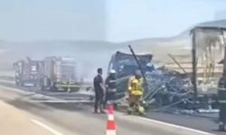 TAG otoyolunda seyir halindeki tır alev alev yandı (VİDEOHABER)