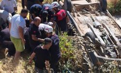 Gaziantep’in komşu ilinde feci kaza! Otomobil şarampole devrildi: Ölü ve yaralılar var…