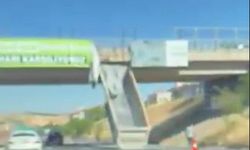 Gaziantep Çevre Yolu’nda şok olay! Kamyon dorsesi üst geçitte asılı kaldı! İşte o anlar…