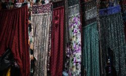 Gaziantep'te sıcak havalarda tercih değişti! Vatandaşlar şalvara yöneldi
