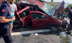 Gaziantep Otoyolu’nda feci kaza! Otomobil bariyerlere çarptı: Yaralılar var…