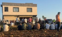 Gaziantep'te facia! Evin önünde oturanlara otomobil çarptı: Ölü ve yaralılar var!