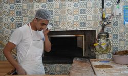 Gaziantep'te kavurucu sıcaklarda ocak başında lahmacun pişiriyor! "Biz sıcak havaya alıştık"