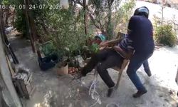 Yaşlı adamın boynunu kırmaya çalışıp, feci şekilde darbeden saldırgan tutuklandı