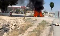 Gaziantep’te araç yangını! Yol ortasında alev alev yandı…