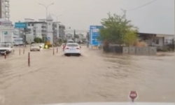 Sağanak yağış Osmaniye'de hayatı olumsuz etkiledi (VİDEOHABER)