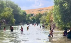 Gaziantep’te sıcaktan bulanan vatandaşlar soluğu derede aldı (VİDEOHABER)