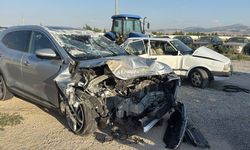 Feci kaza! İki otomobil çarpıştı! Ölü ve yaralılar var