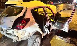 Feci kaza! Makas atan otomobil refüje çarptı: 17 yaşındaki sürücü hayatını kaybetti