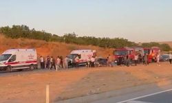Gaziantep’te can pazarı! İki otomobil birbirine girdi! 3 ölü, 3 yaralı…