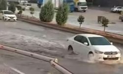 Gaziantep'te sağanak yağış yolları göle çevirdi (VİDEOHABER)