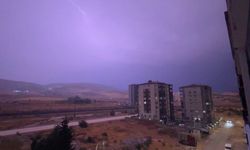 Gaziantep’te ‘şimşek fırtınası’ geceyi gündüze çevirdi