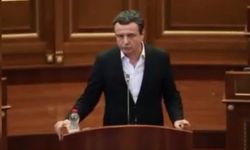 Kosova Meclisi'nde gergin anlar! Başbakana yumurtalı protesto