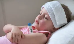Çocuklarda yüksek ateş ve ateşli havaleye dikkat! Uzman isim uyardı…