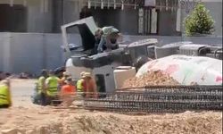 Gaziantep’te inşaat sahasında şok olay! Beton mikseri devrildi…