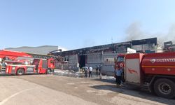 Vali Çeber anlık olarak takip etti… Gaziantep’te elyaf fabrikasındaki yangın kontrol altına alındı!