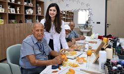 Gaziantep’te 82 yaşındaki ressamın sanata tutunması hastalığıyla mücadelesine güç katıyor
