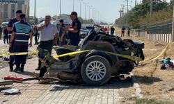 Kazada Fiat otomobil ikiye bölündü! 2 ölü, 2 yaralı
